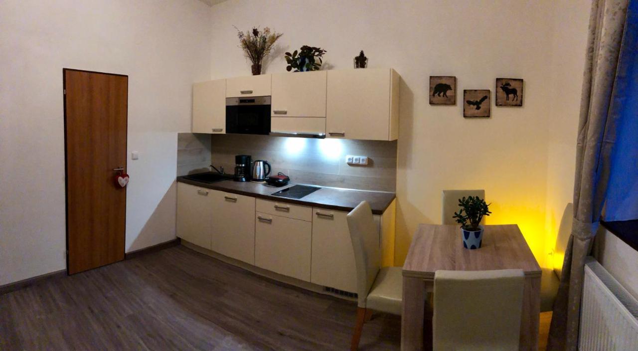 Yellow Street Apartment 로끼뜨니쩨나드이제로우 외부 사진